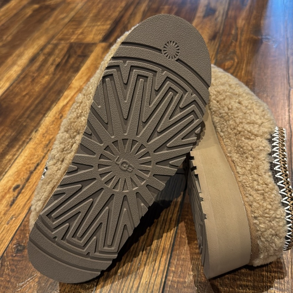UGG Tazz maxi curly / size 7/ chestnut - Picture 5 of 5